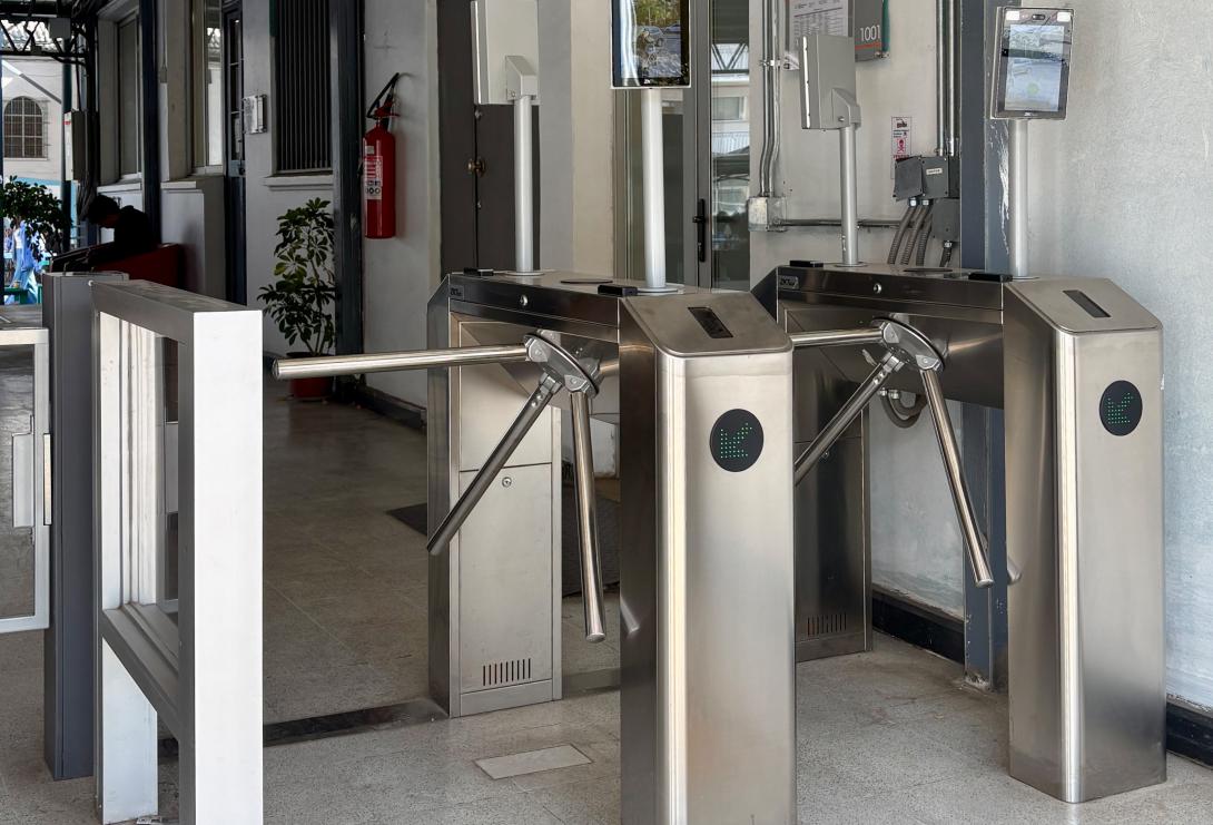 Nuevos torniquetes en espacio Ruiz Tagle